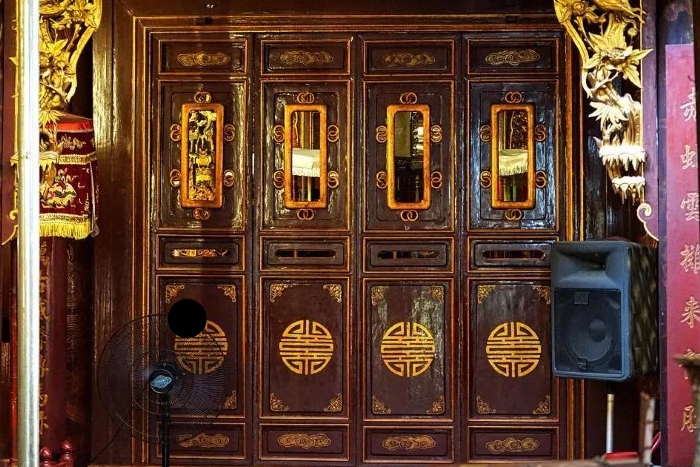 Interior decoration of Bach Ma Temple